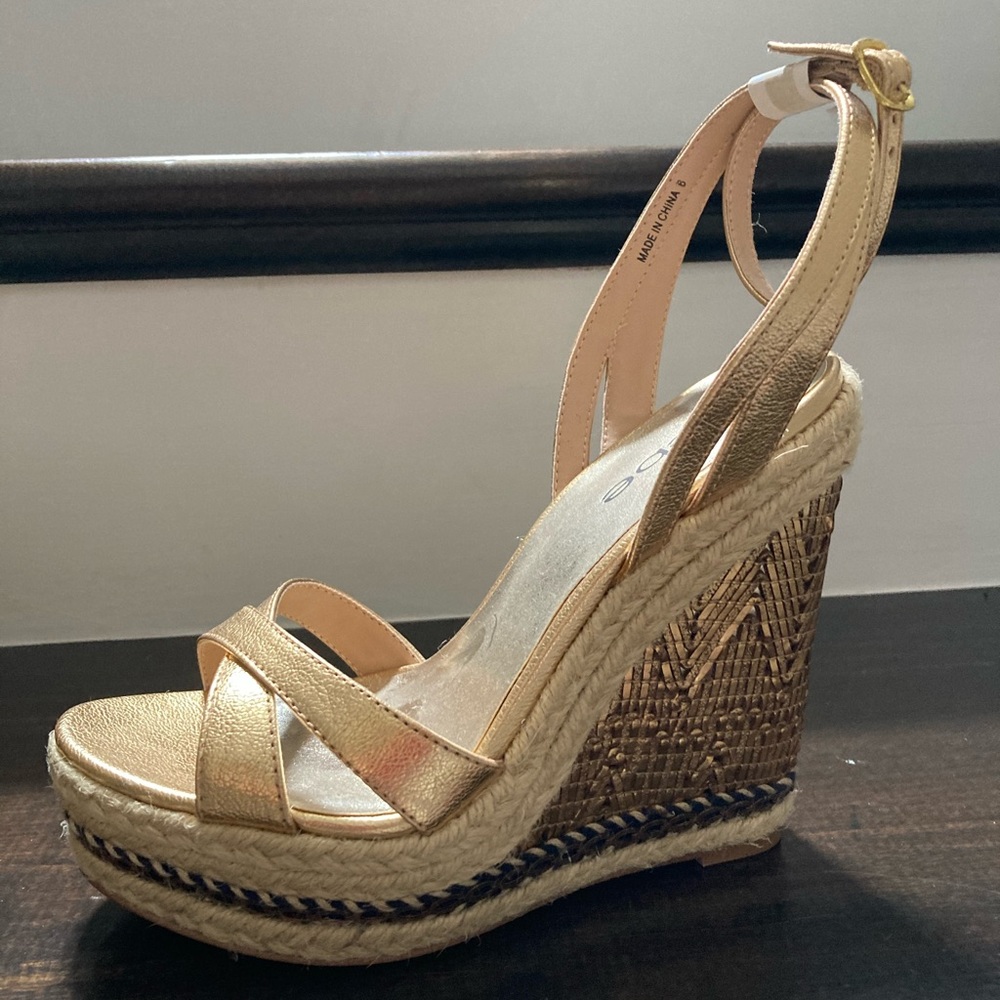 Bebé Wedge Sandals